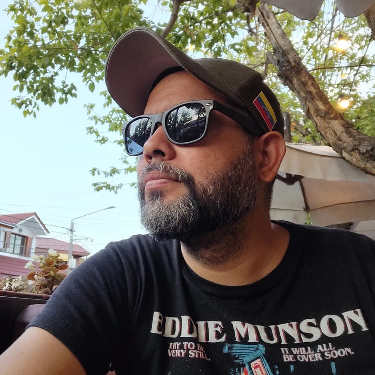 Hi! 👋 I'm Billy Yanez, a developer and constant explorer of ideas. [en]